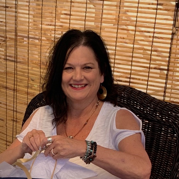 Meet your Posher, Roxy - Picture 1 of 1